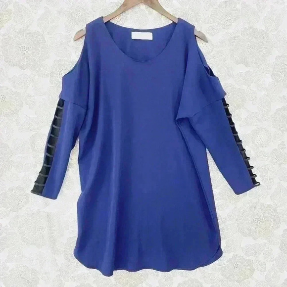 Amanda Uprichard Dresses & Skirts - Amanda Uprichard Cold Shoulder Cut out Sleeve Tunic Mini Dress M Unlined